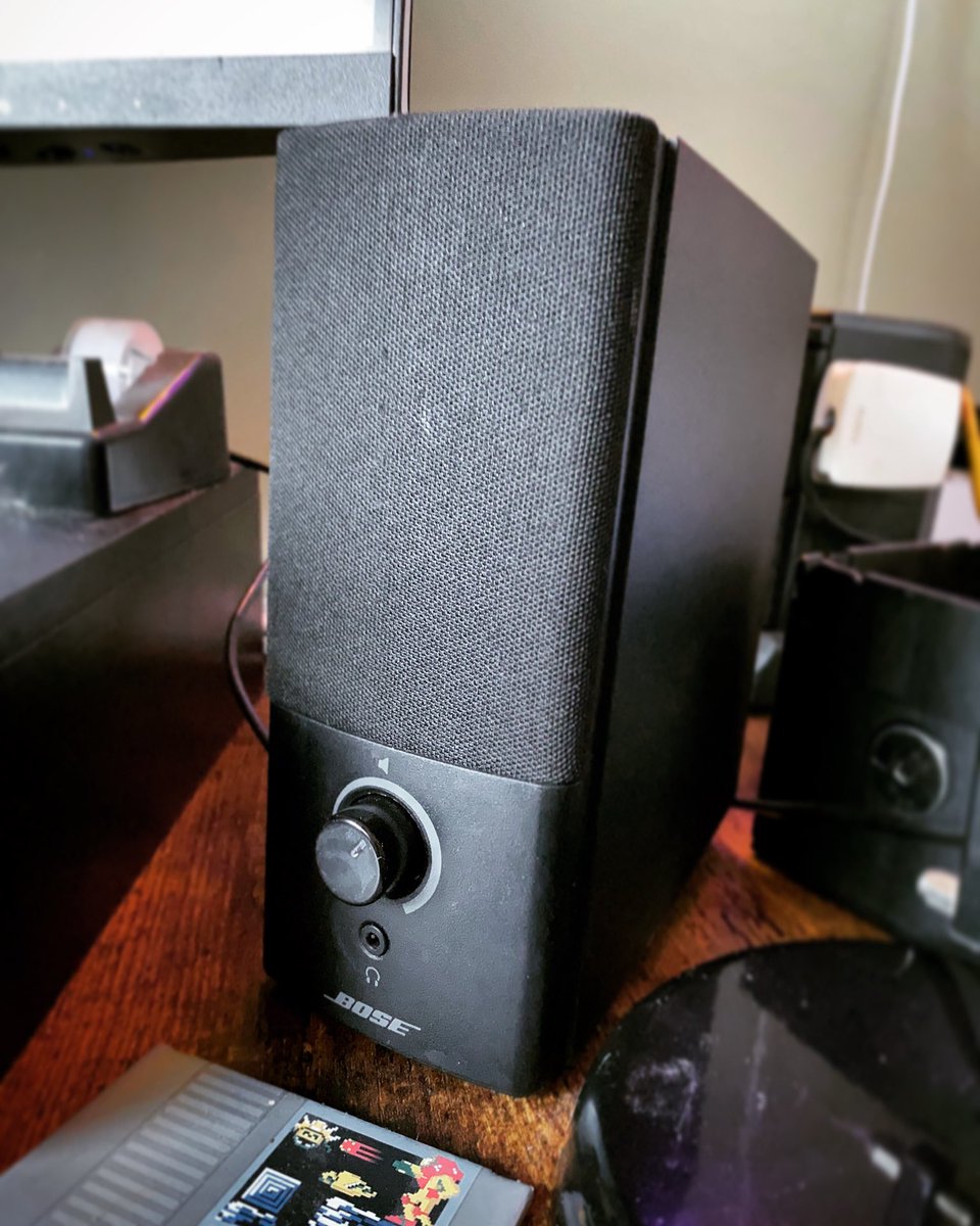 YorkshireTechy's tweet photo. Loving my new #bose #desktop #speakers! A #bargainfind in a #secondhandshop in the #scarboroughvaults for just £15... Haw a beautiful full sound compared to my cheap #USBspeakers :)
#veryhappy #feelinglucky #bosespeakers #pcspeakers #earlychristmaspresent https://t.co/6HtE3cmt0H