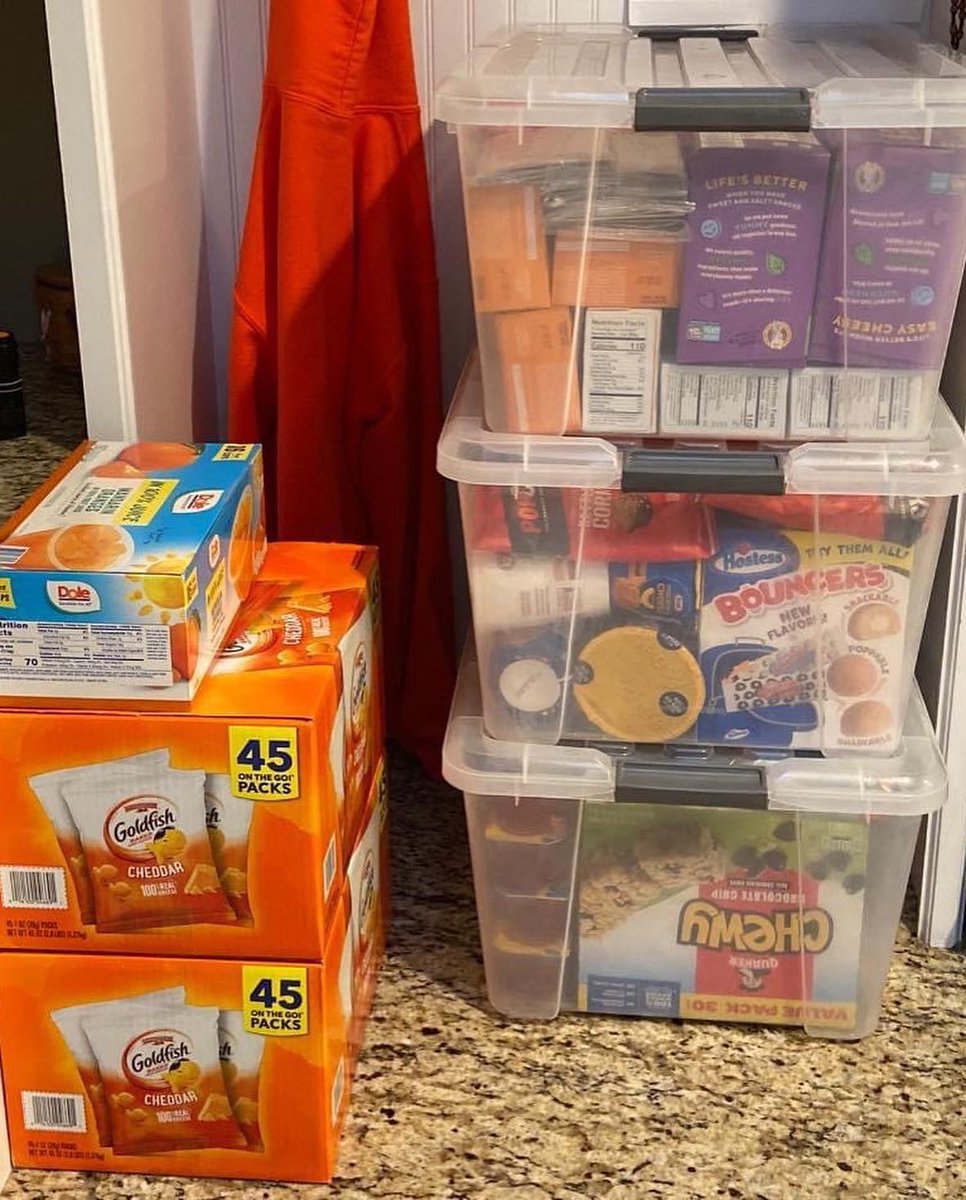 D95Foundation's tweet image. Thank you LZHS Student Council for including Joanie’s Closet in your 12 Days of Giving!! 

We are grateful for your generous donation of snacks and school supplies for under-resourced students in our district!