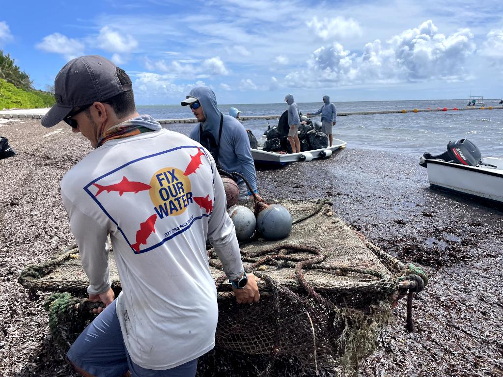 G__Curd's tweet photo. Alphonse Christmas clean up complete! Collecting 341kg of marine debris from the undeveloped St Francois island and 11 Fish Aggregating Devices that have drifted into the Alphonse Group Marine Protected Area
@ICSSeychelles @AlphonseFishing @blue_seychelles #idcseychelles https://t.co/aGc9Ao4iJp