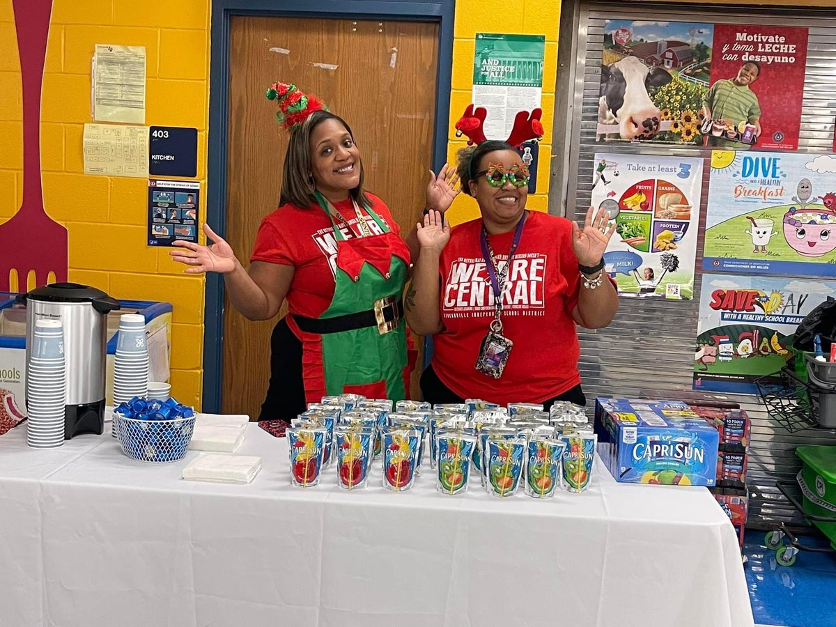 GordonLeadTeach's tweet photo. Great Night of a Reading was a super success! Many times, it takes the help of many elves to make an event successful. I’m happy to be an elf any day of the week! https://t.co/pLiT7lYI9a