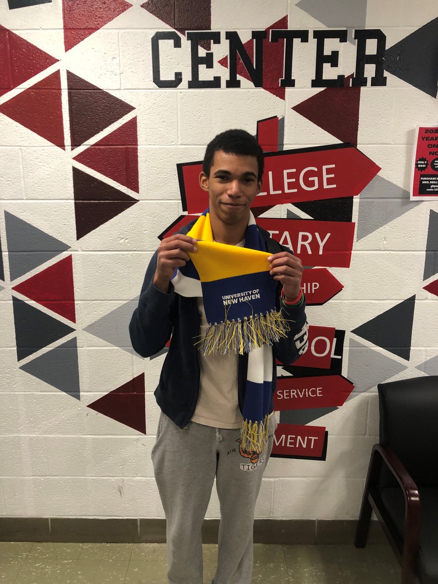 DreamBigDHS's tweet photo. Accepted to @UNewHaven Brennan F, Colin S, Lordina B and Shiv P! https://t.co/PUfrLgF517
