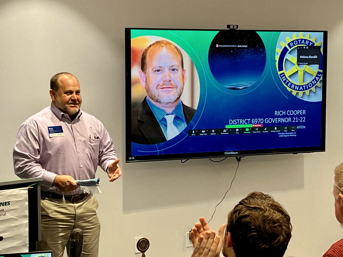Greater6970's tweet image. 1/4 #IsItFun Last Monday's meeting (12/12), we had the pleasure of welcoming former #district6970 Governor Rich Cooper (21-22), who presented past president Rick Fabiani II (21-22) with a banner recognizing the #rotaryclubofgreatergainesville as a 100% Foundation Giving Club.