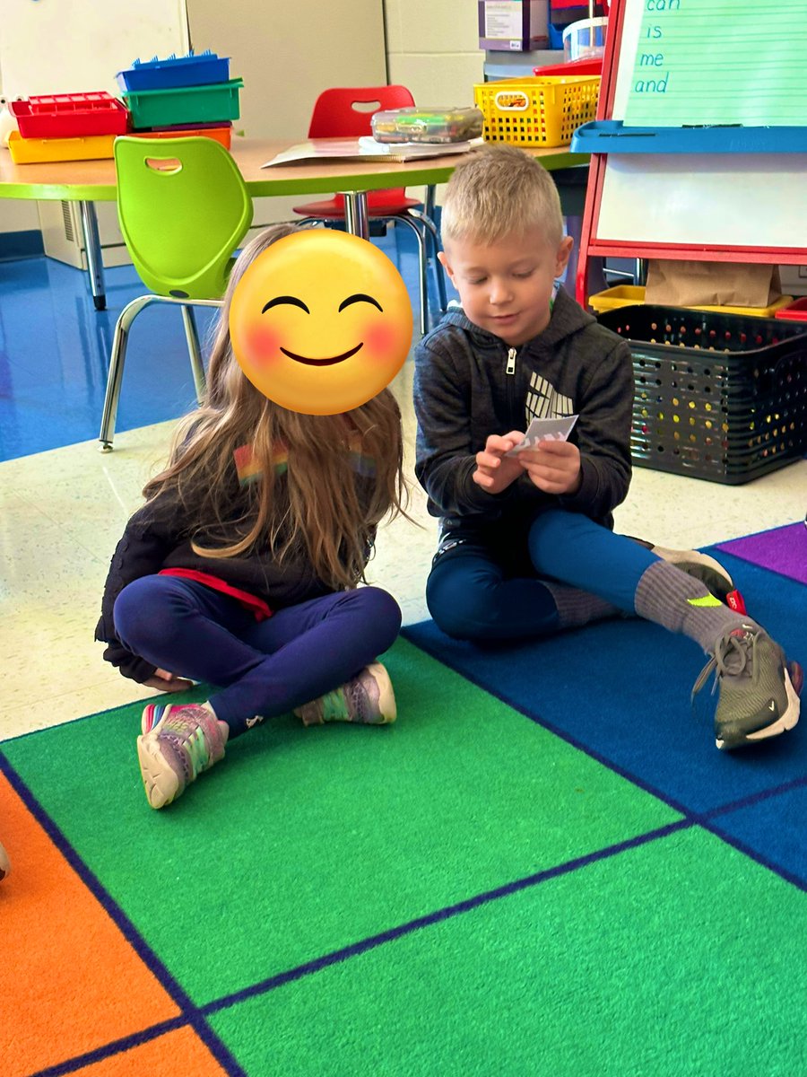 Ms_JHughes's tweet image. Scientists work collaboratively with a partner to decide if their picture is a push, pull, or both. 🪢🛒🚪🎹#TeachingForUnderstanding @Hubbard_School