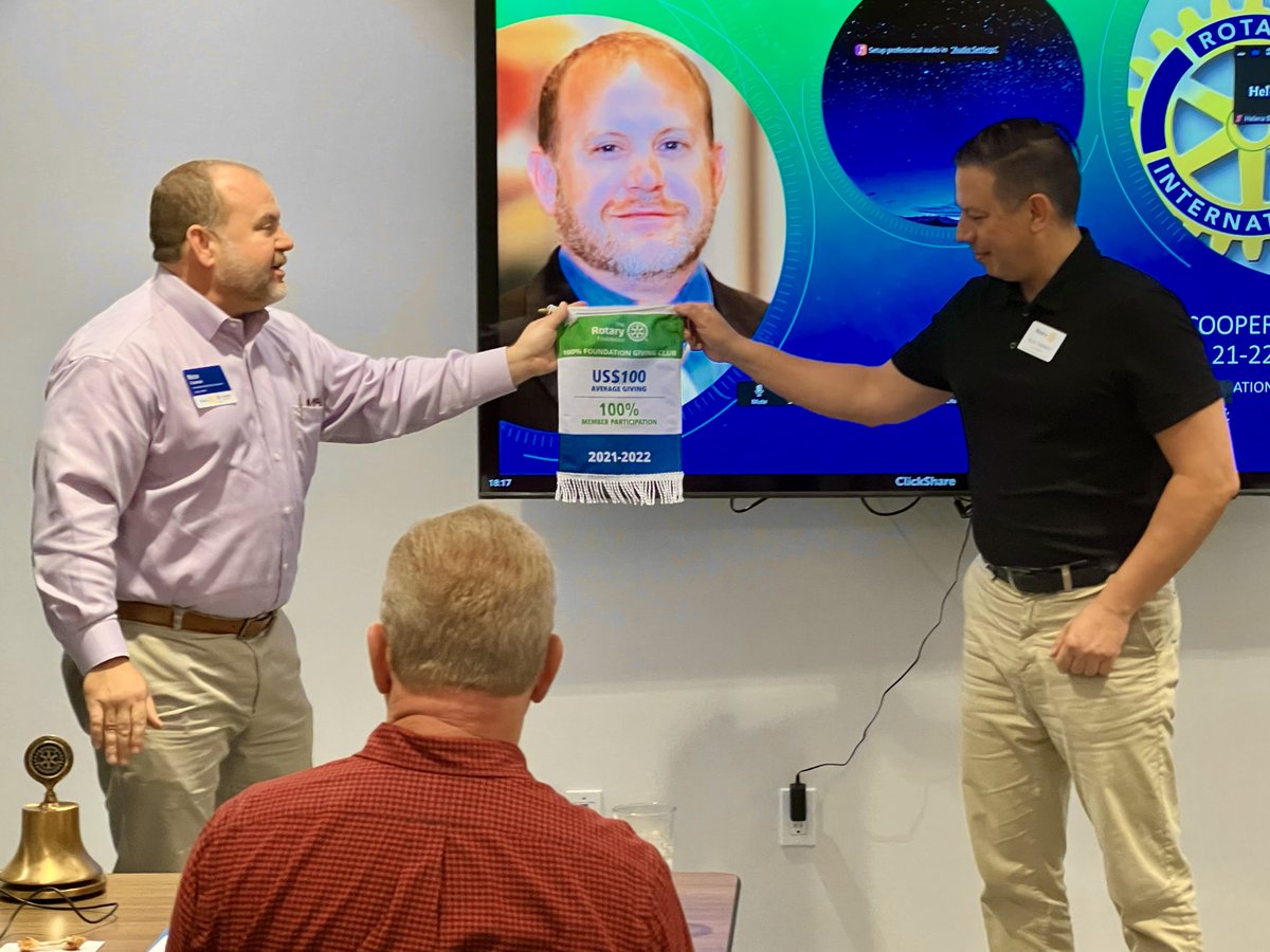 Greater6970's tweet image. 1/4 #IsItFun Last Monday's meeting (12/12), we had the pleasure of welcoming former #district6970 Governor Rich Cooper (21-22), who presented past president Rick Fabiani II (21-22) with a banner recognizing the #rotaryclubofgreatergainesville as a 100% Foundation Giving Club.