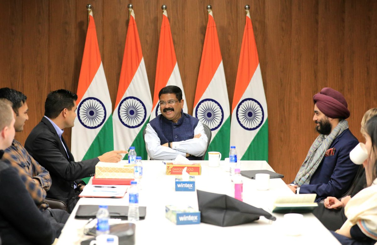 dpradhanbjp's tweet photo. Interacted with students from different countries who are on their  India trek. 

Had lively interactions on the India growth story, welfare models, transparent delivery of public good, Indian ethos of Vasudhaiva Kutumbakam and future-ready India through NEP 2020, among others. https://t.co/iLwdkA5V2o
