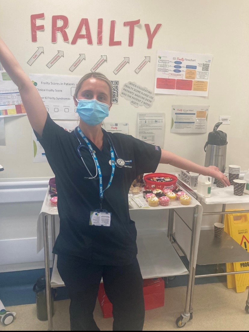 ProudToImprove's tweet photo. The team have been down in ED today where after a series of PDSAs, Chantelle and the team are launching Clinical Frailty Scores and new pathways (with lots of cake) 😀 #ThinkFrailty @barnshospital @cbu1_bhnft @drkathshakes @frailtybarnsley #QualityImprovement #QITwitter https://t.co/SVnJcfWTTr