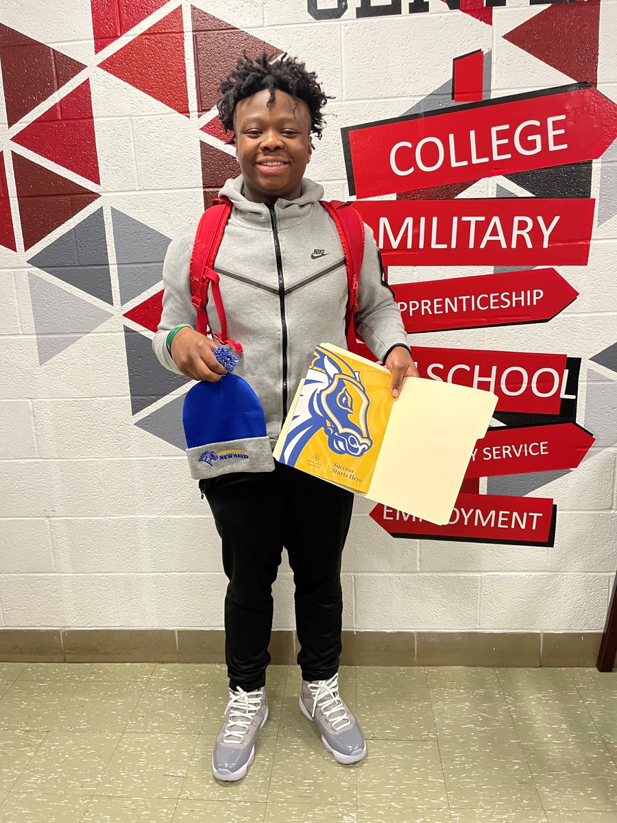 DreamBigDHS's tweet photo. Accepted to @UNewHaven Ayesha M, Leah L, Jermaine H and Alex E! https://t.co/XSwf1Slmns