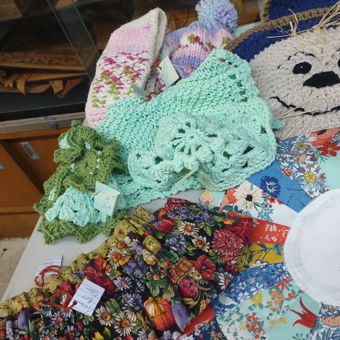 StandingBears's tweet photo. Darlene's Craft Creations Sale December 17th & 18th 2022 https://t.co/Vfi9xEHoF8 #BuyorDIY #craft #sale #craftsale #crochet #sewing #quilting #handmade #craftevent #Leatherwork #Leathercraft #LeathercraftSupplies #LetsTalkLeather #shopping #shopsmall #shophandmade https://t.co/6zsPbbBtw8