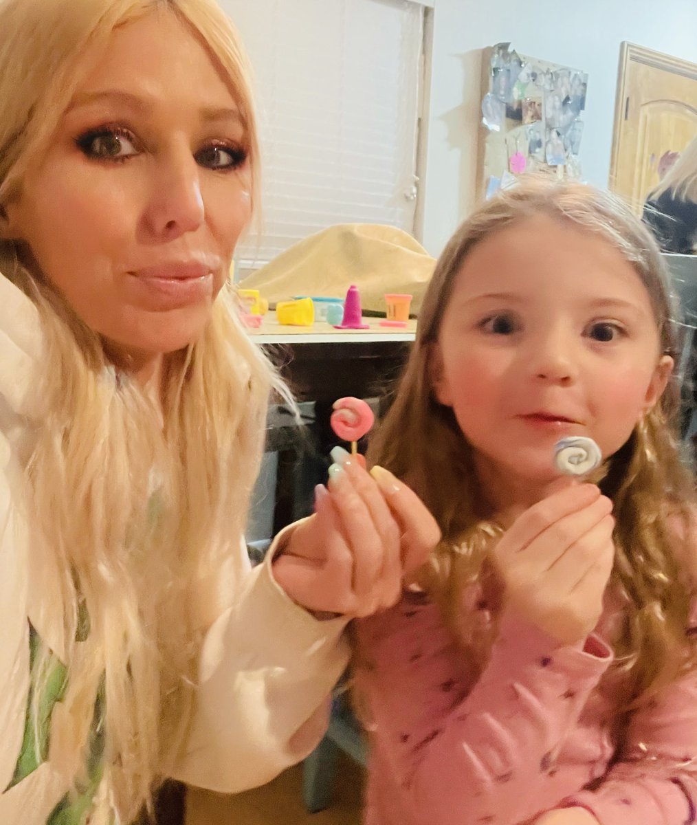 hellomarisawolf's tweet photo. I had fun playing PlayDoh with my god-daughter, Kyah! 🥰
#kyah #babygirl #family #love 

🍭🍭🍭🍭🍭🍭🍭🍭🍭 https://t.co/tHP5IsYsut