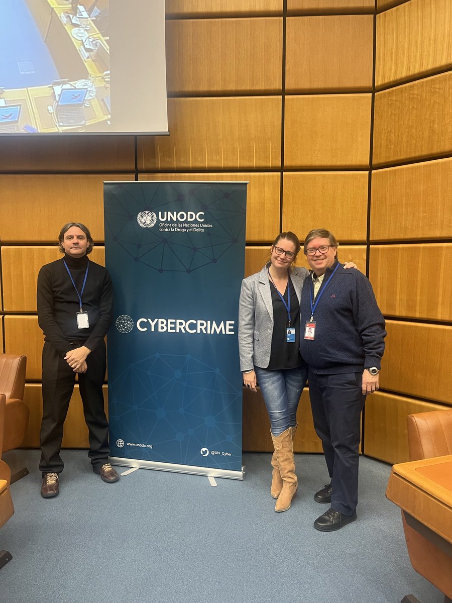 MarianaKiefer's tweet photo. Últimas actividades del 2022 desde Viena! Aquí junto a @SeguInfo @gpresman! 1 año, 6 países, + de 240 horas de entrenamiento 🙌🙌🙌 @UN__Cyber @NayellyLoya_UN https://t.co/CzWGYNGsn1