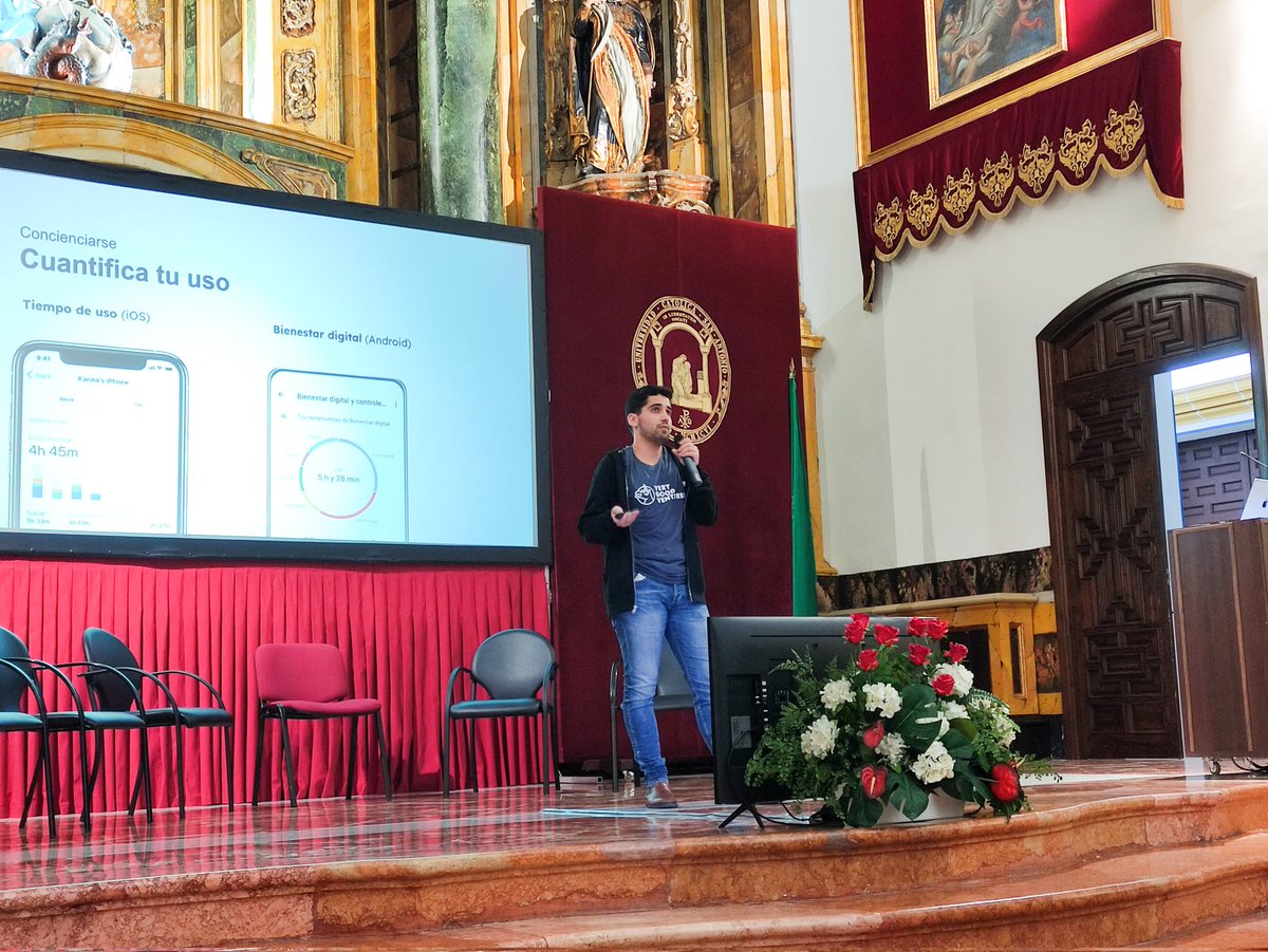 biyectiva's tweet photo. 👏🏼 Ponencia de @JamesBlasco, en el evento #PsicoTech de @GDGMurcia, donde pone en relieve la importancia de tener buenos hábitos junto al buen uso de dispositivos como los smartphones. https://t.co/MxBeinHHZa