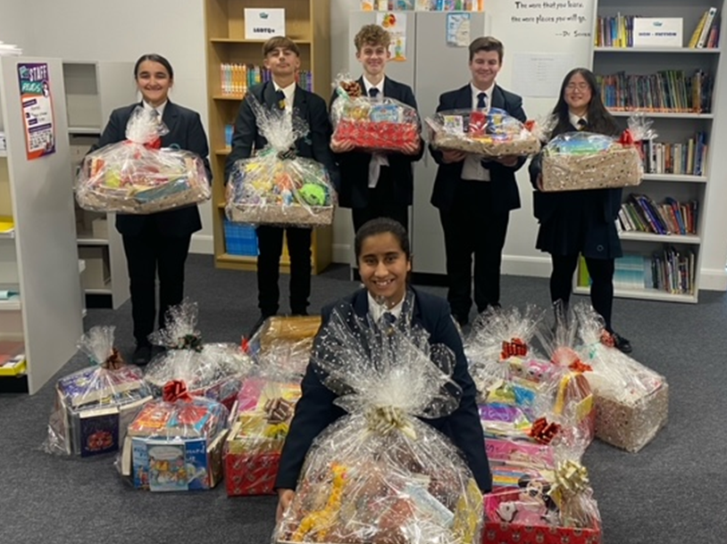 OldhamOasis's tweet photo. Due to the current economic crisis, Parul Yr 10 came up with the idea of making books and toy hampers. She led the collection &amp; with some helpers was able to make 25 hampers to donate &amp; spread some festive joy #soproud of Parul #fantasticrolemodel #goesaboveandbeyond for others💙 https://t.co/hFUW31pqvI
