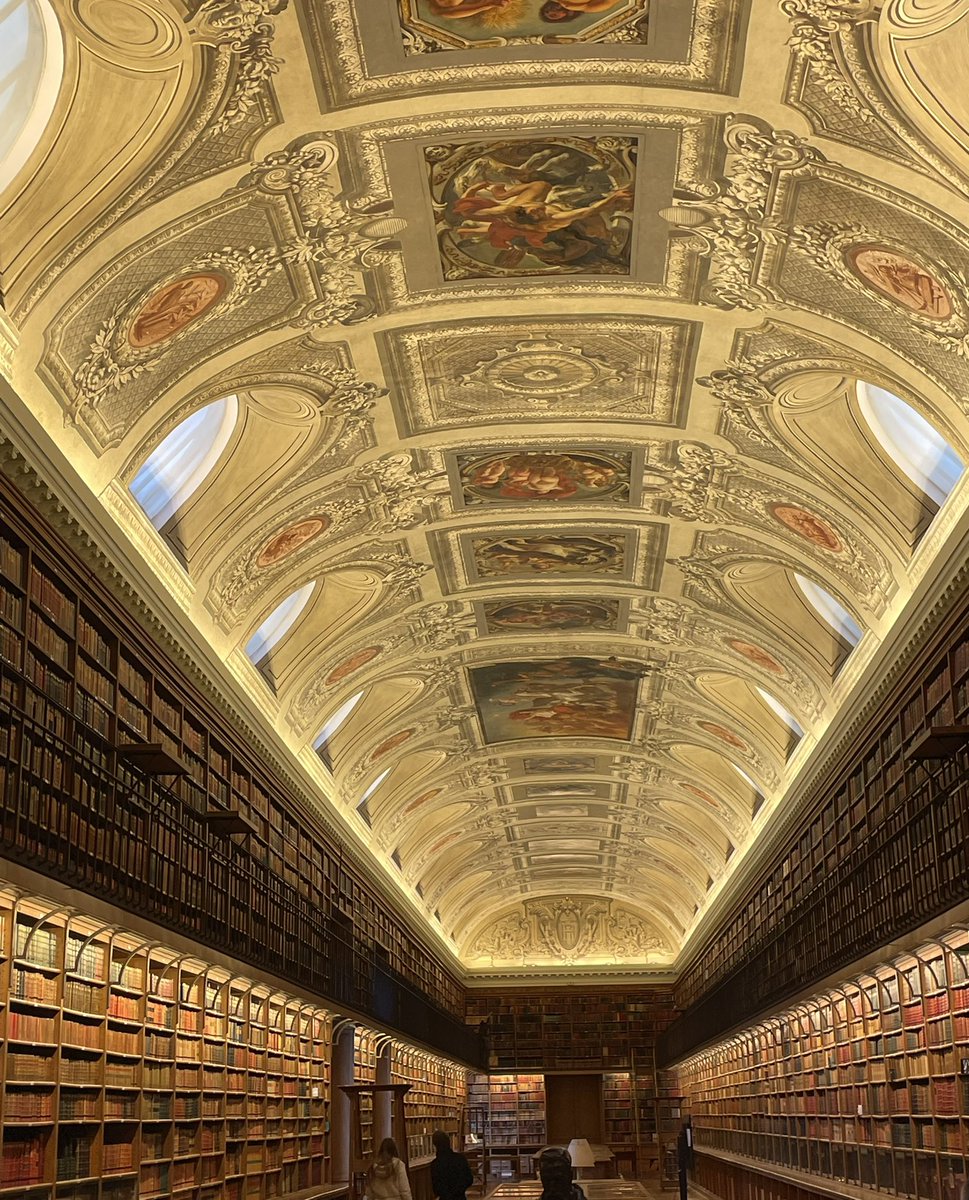 Phansenlux's tweet photo. Visit of #France #Senat #paris . Privilege to see French Institutions in action.#histoire #history . And rare peep into the #Bibliotheque du Senat. #knowledge https://t.co/wELgg7p3AB