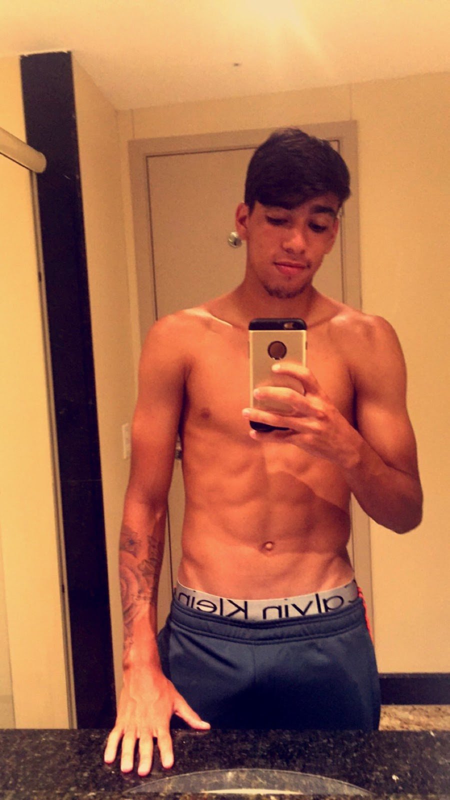 ACERVO on X: 🚨 GIGANTE PELA PRÓPRIA NATUREZA! Após a seleção brasileira  perder a Copa do Mundo do Qatar, nudes do jogador Lucas Paquetá vazaram na  web. Confira: t.co3NpxXgh0cm t.cofUA7E5eWmD  X