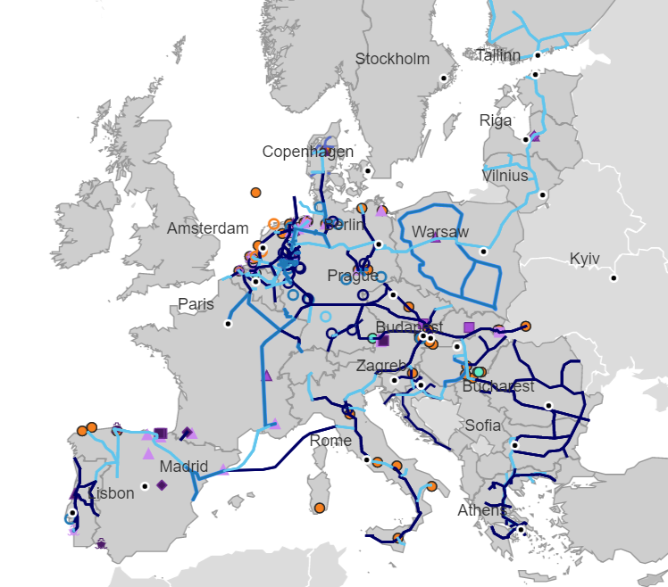 ENTSOG's tweet photo. Presentation of the new H2 Infra Map https://t.co/VeIdXUvJYw at @ENTSOG Conference 👍
✅Visualises European #H2 infrastructure projects in one single public interactive map
✅Data from #TSOs #DSOs #SSOs #LSOs
✅Potential H2 routes, corridors & storage options
#InThePipeline https://t.co/5vSnryGxZa