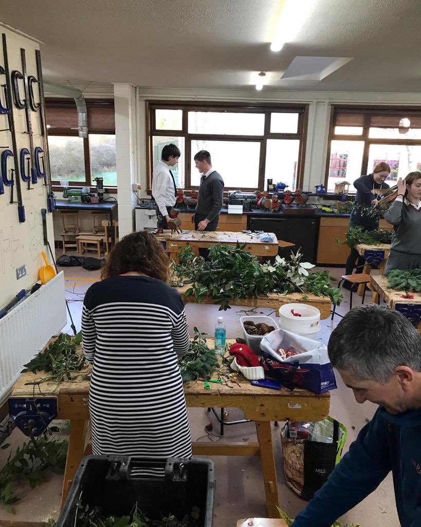 KCKTYEYE's tweet photo. Students and staff making wreaths to be sold tomorrow https://t.co/PrJx6uNE8t