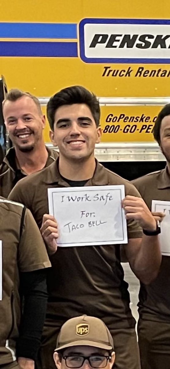 Davenport West drivers are letting us know who/why they work safe. Even to have their favorite fast food #SafetyFirst @FloridaUPSers #TeamworkMakesTheDreamWork #ProudUPSers great job making safety personal