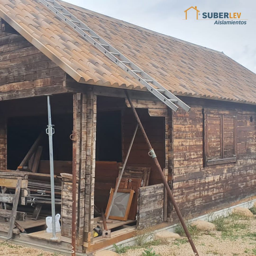 suberlev's tweet photo. Uno de nuestros aplicadores homologados ha realizado este fantástico trabajo utilizando #corchoproyectado
Un gran cambio que le ha dado una nueva vida a esta vivienda
#corcho #aislamientossuberlev #suberlev #antesydespues #renovationproject https://t.co/wSc6XW7Czc