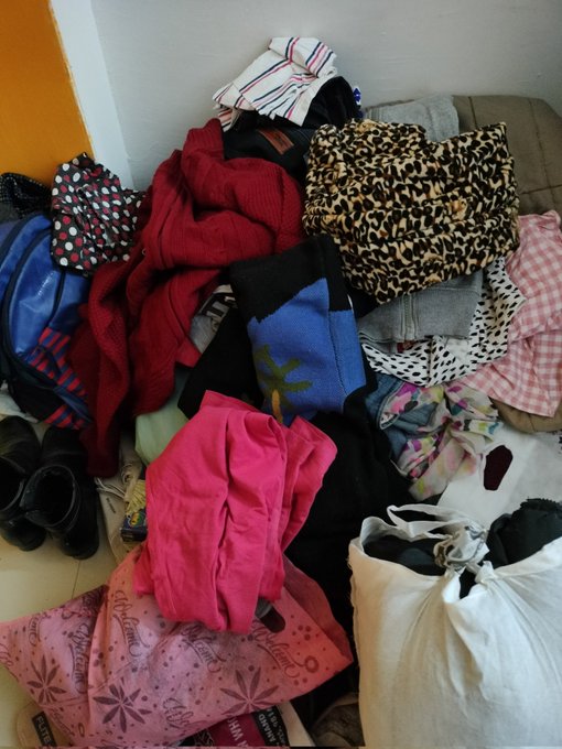 Their names are Astha, Bhumika, Vanshika, Vibhuti, Shikha and Shreya, and they're smiling because Dr Radha accepted #CottonforGood as a challenge, one that she met in a beautiful way: 

She used half of her prize money to buy clothing for the kids in her community.