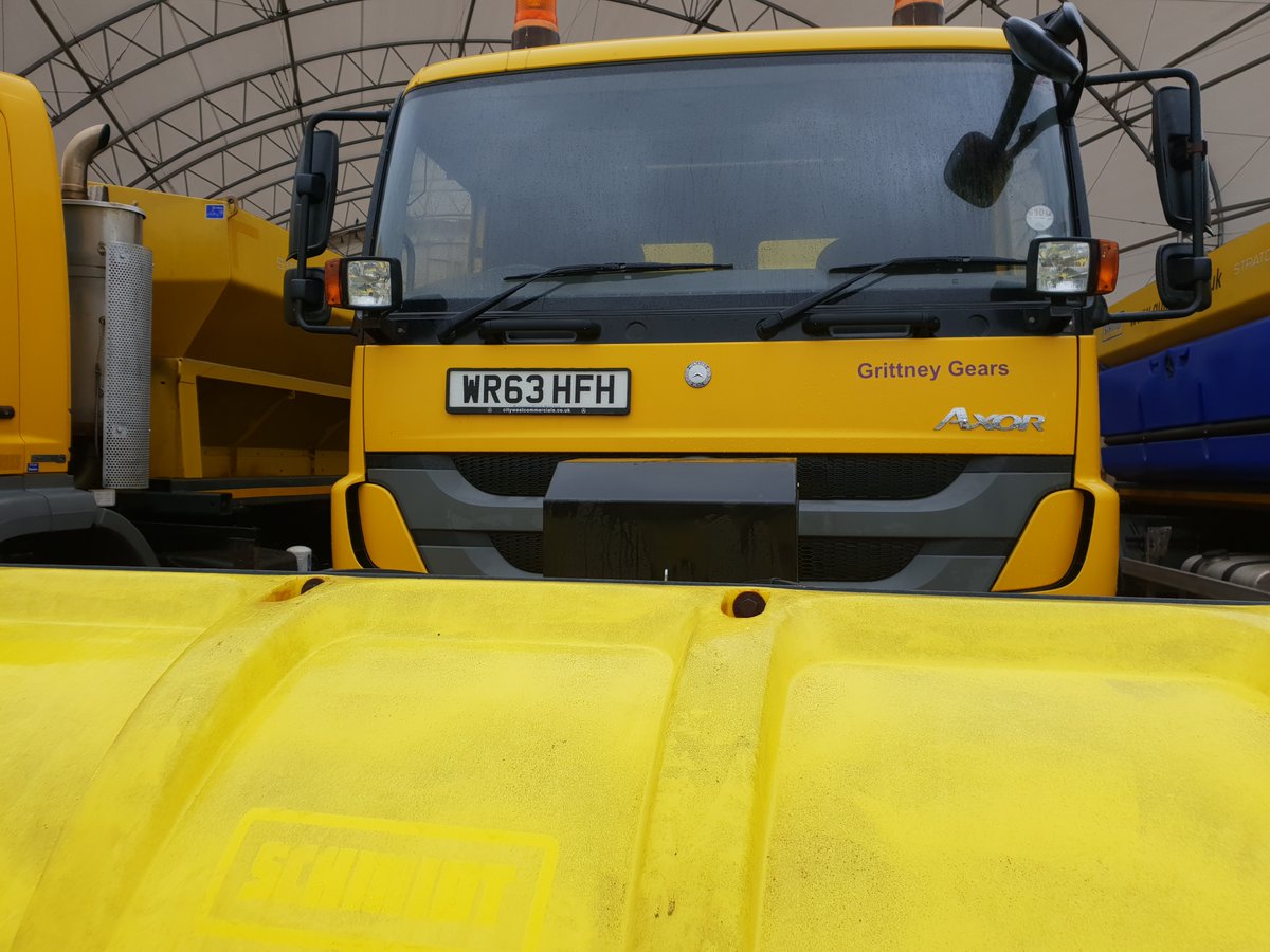 WalsallCouncil's tweet image. ❄️It’s cold ay it! 

🚛 Grittney Gears, Thaws Hammer, and the rest of the gritter gang will be out treating routes from 6pm.

If you need to travel, please ensure to take care 👍