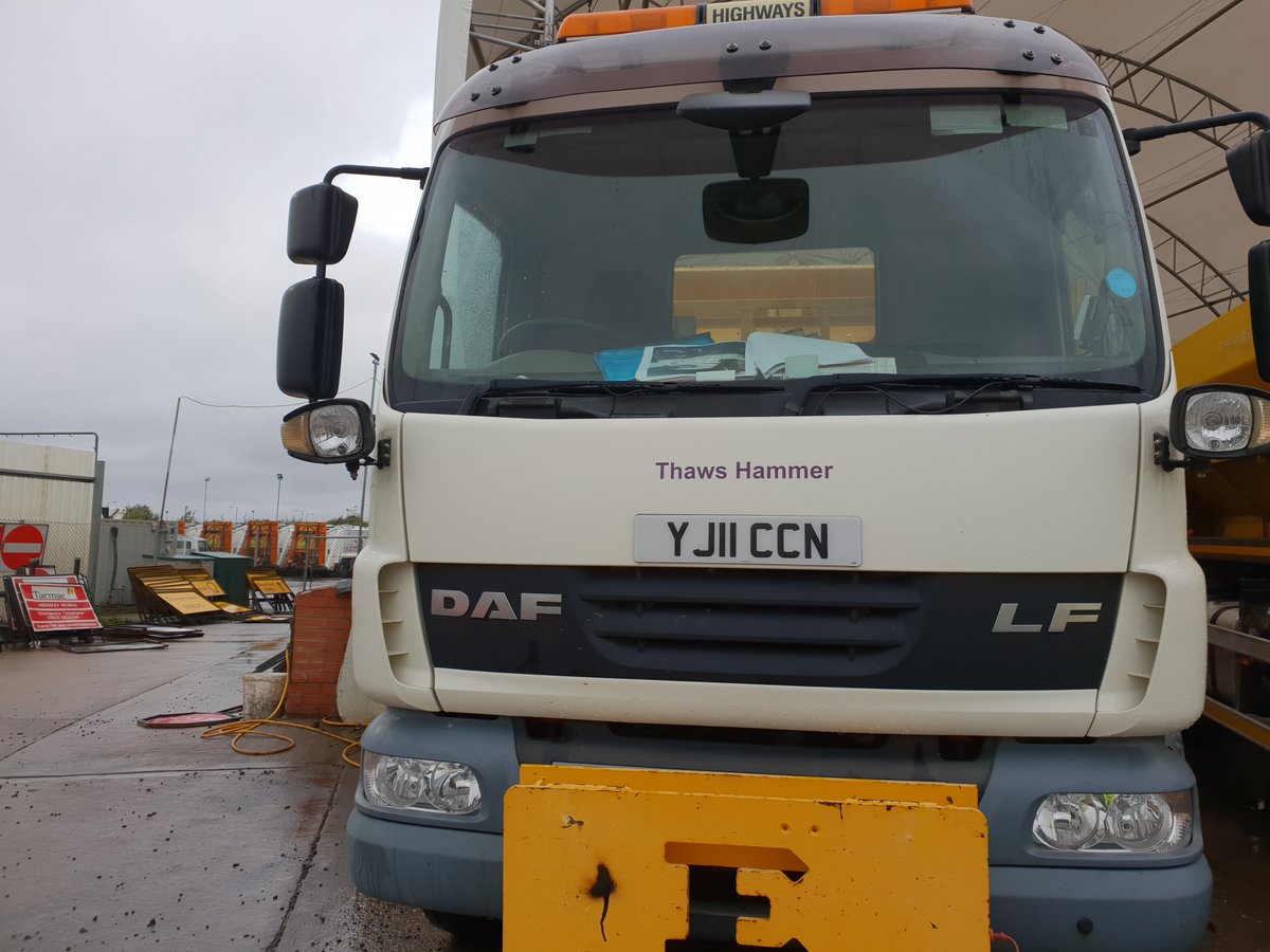 WalsallCouncil's tweet image. ❄️It’s cold ay it! 

🚛 Grittney Gears, Thaws Hammer, and the rest of the gritter gang will be out treating routes from 6pm.

If you need to travel, please ensure to take care 👍