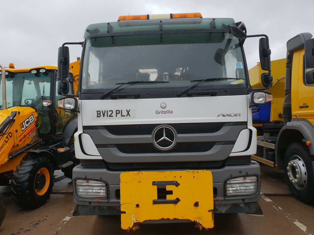 WalsallCouncil's tweet image. ❄️It’s cold ay it! 

🚛 Grittney Gears, Thaws Hammer, and the rest of the gritter gang will be out treating routes from 6pm.

If you need to travel, please ensure to take care 👍