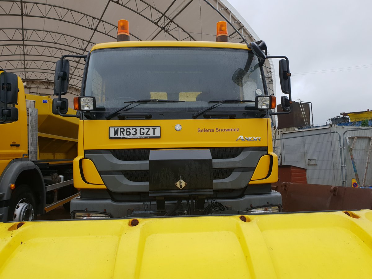 WalsallCouncil's tweet image. ❄️It’s cold ay it! 

🚛 Grittney Gears, Thaws Hammer, and the rest of the gritter gang will be out treating routes from 6pm.

If you need to travel, please ensure to take care 👍