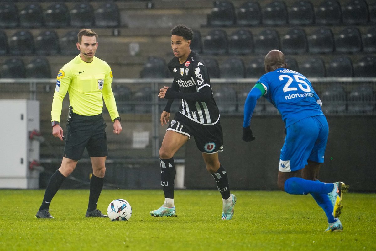 AngersSCO's tweet photo. ⏱ C’est terminé !
Le SCO s’incline 1-0 après avoir encaissé un but sur penalty.
#SCOCNFC 0-1 https://t.co/NRCOV1rTBy