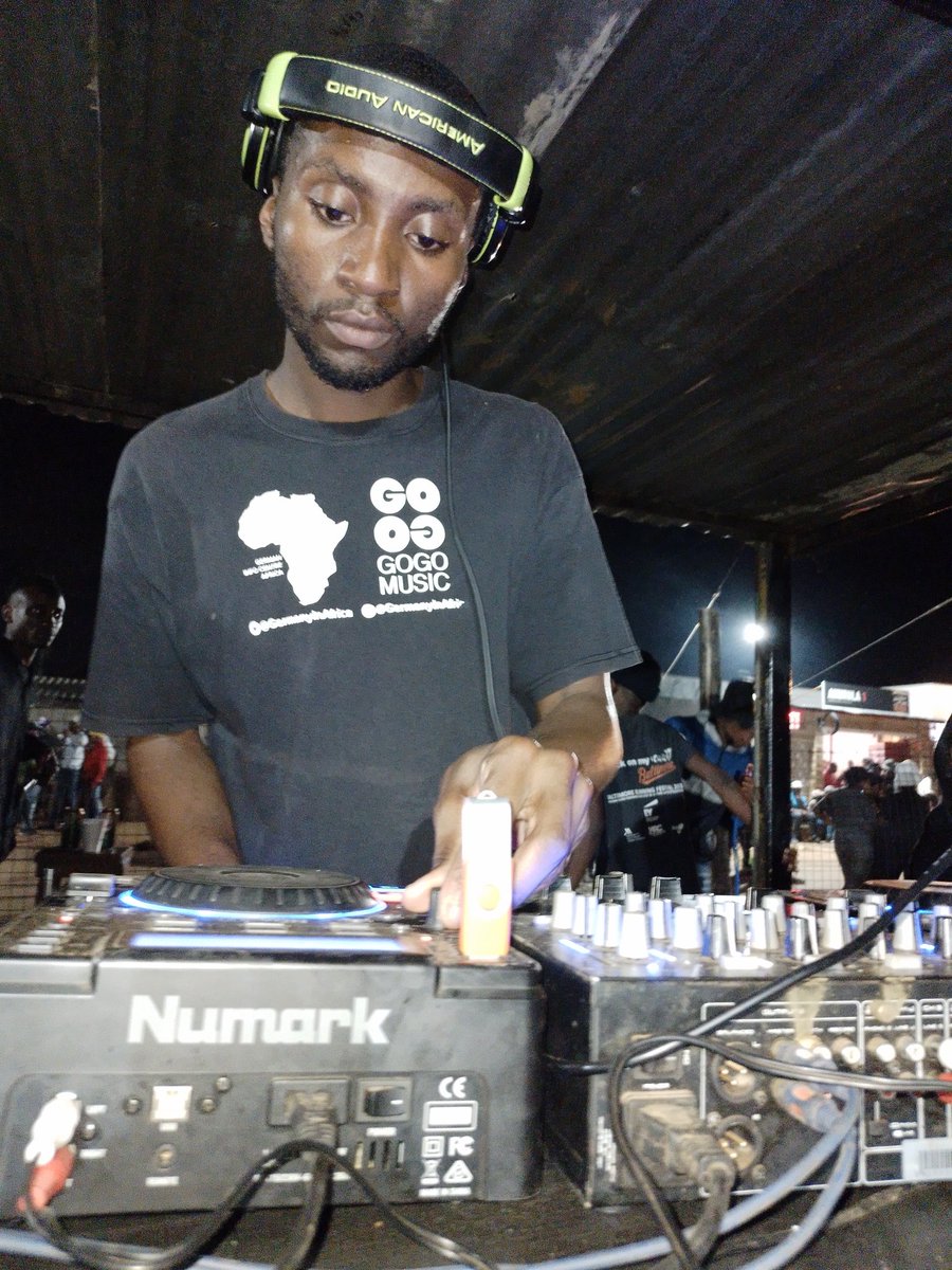 LimeStone4Real's tweet photo. Some pics from #AmagroovistFestival hosted by Tshepo Summit out at #AkurulaChisanyama #03December
Book me for your event now!!
#HouseMusic #djlife #giglife #Nightlife #MusicLife #DeepHouse #Numark #GoGoMusic #gogomusic4life #Hybrid #djset #amagroovistfestival https://t.co/Bp5rV0maa5