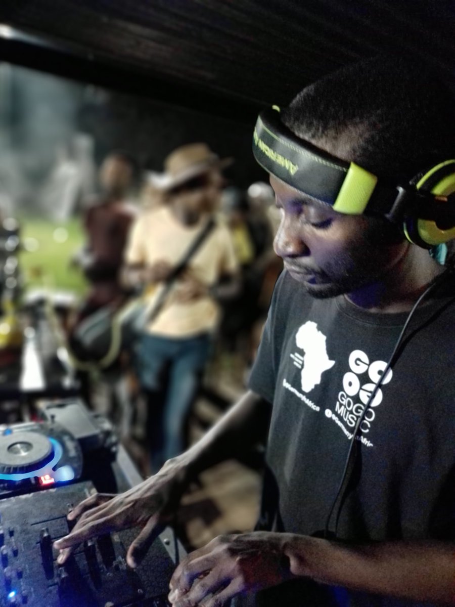 LimeStone4Real's tweet photo. Some pics from #AmagroovistFestival hosted by Tshepo Summit out at #AkurulaChisanyama #03December
Book me for your event now!!
#HouseMusic #djlife #giglife #Nightlife #MusicLife #DeepHouse #Numark #GoGoMusic #gogomusic4life #Hybrid #djset #amagroovistfestival https://t.co/Bp5rV0maa5