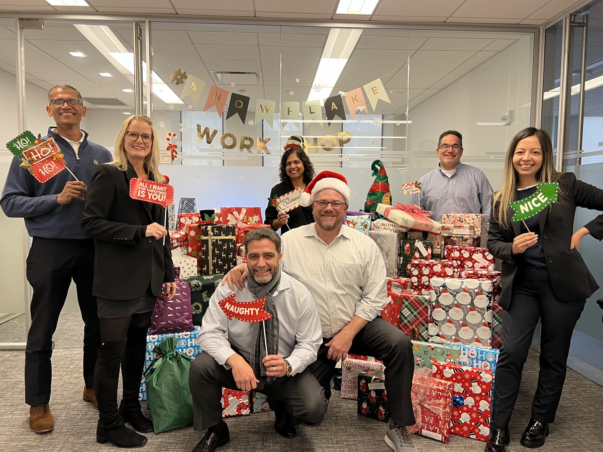 natixis's tweet photo. ✨🎄Making spirits bright! Proud to partner w/ @NYCService to fulfill the holiday wishes of children and teens across the city through the #SecretSnowflake gift-giving initiative for NYC youth in need. Wishing a very happy holiday season to all! #Christmas #Solidarity #presents https://t.co/kxvZuKBVwi