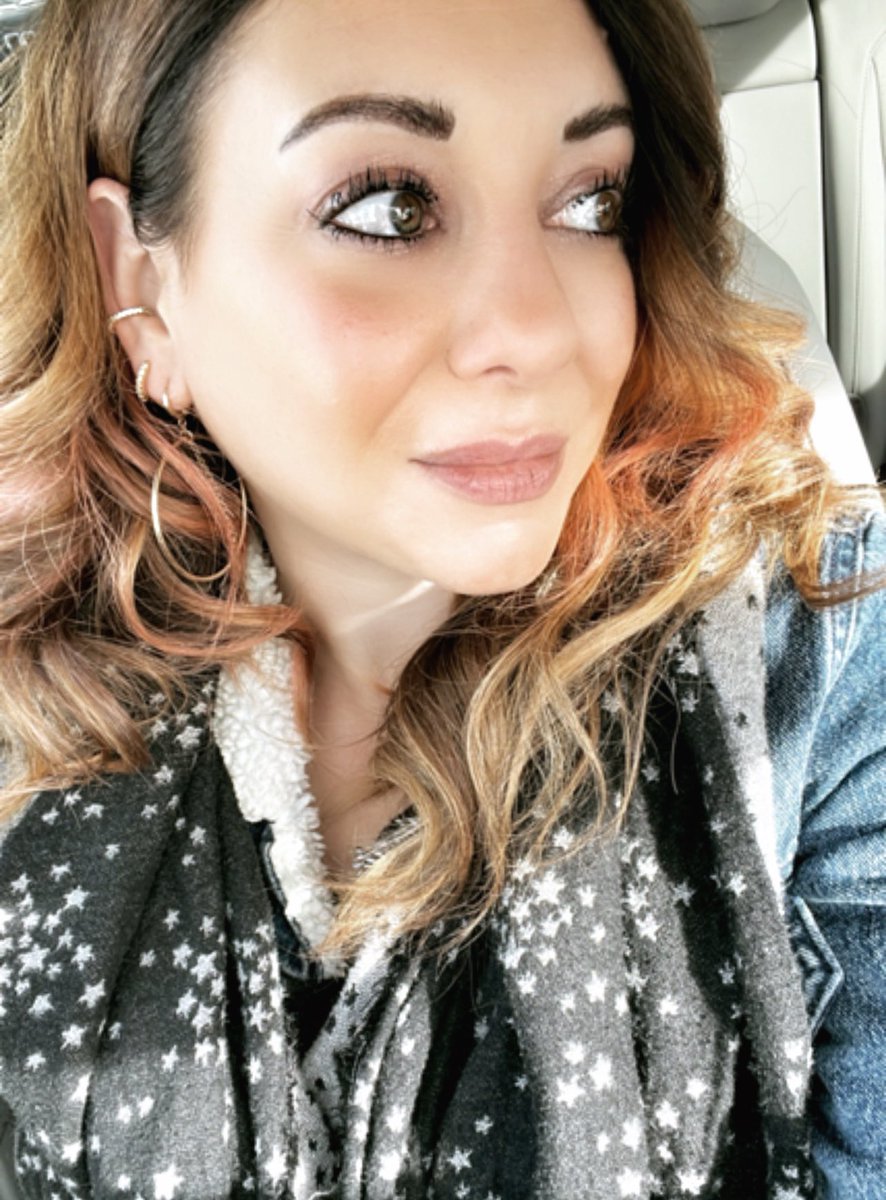 Full face of #makeup and new bling ✨ because who knows, I might be on TV tonight 👀 #wednesdayvibes #earrings