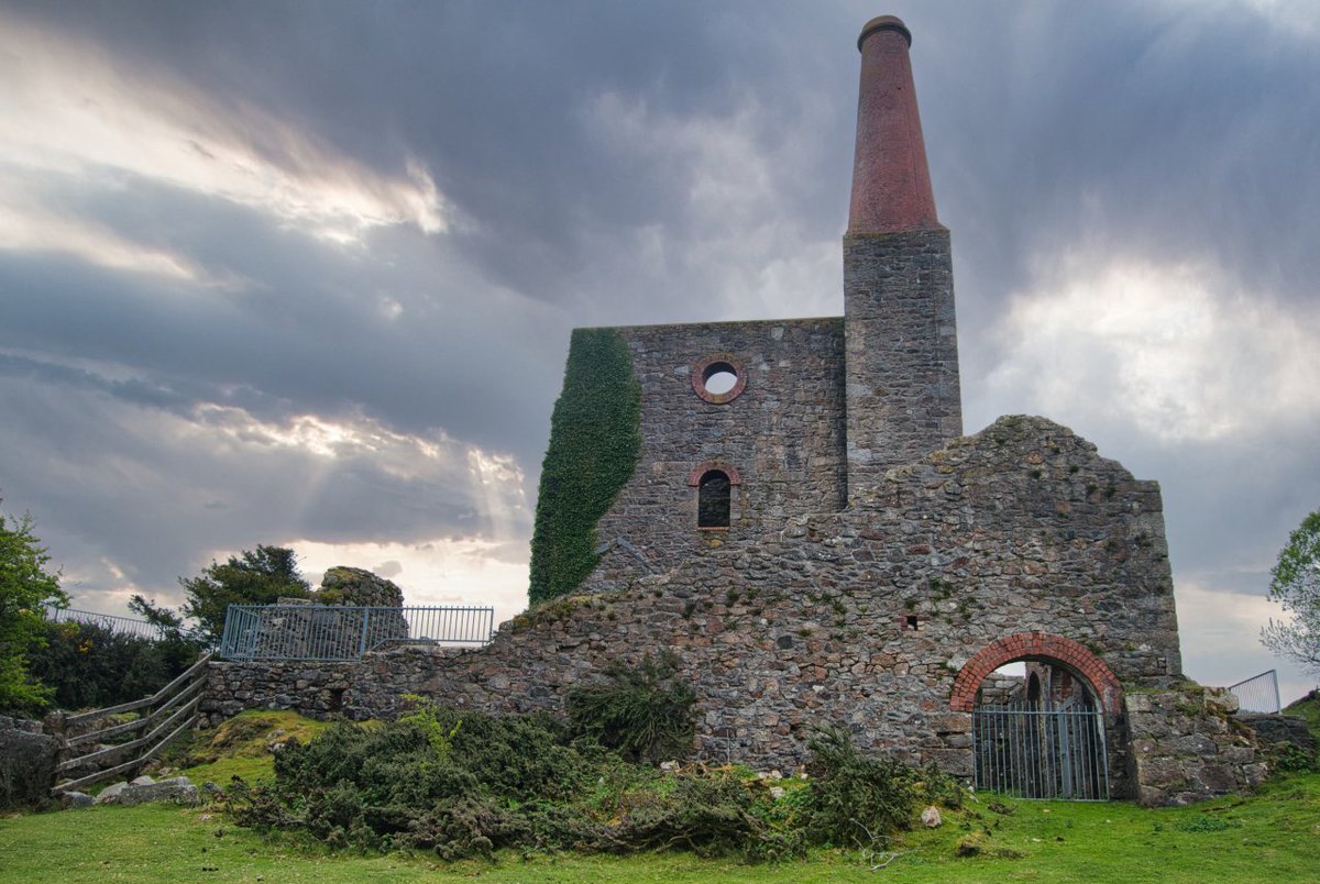 paulmichael_uk's tweet photo. I've been browsing over the many shots I've taken of Bodmin Moor engine houses over the years. This is a small selection featuring South Phoenix and Phoenix United mines.
.
.
#Minions #MineWorkings #Mines #TinMining #TinMine #CornishMining #BodminMoor #Hiking #PaulMichaelPhoto https://t.co/Ewy5NkPycr