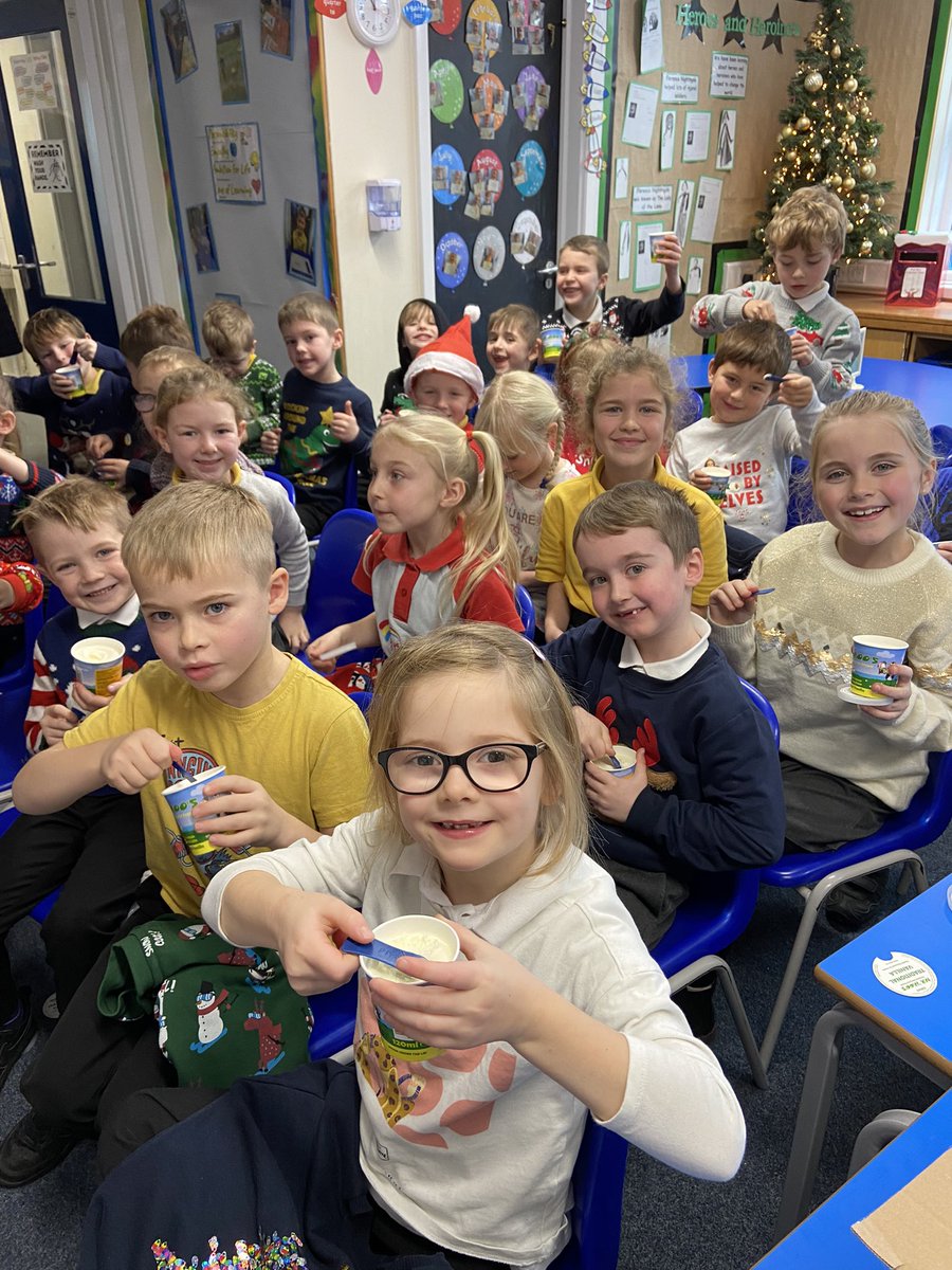 MissM_HCPS's tweet photo. We loved the pantomime today! #santalive We even got a shout out! Many thanks to @HuttCransFOTS @HuttonCran https://t.co/BCFxu1BDwN