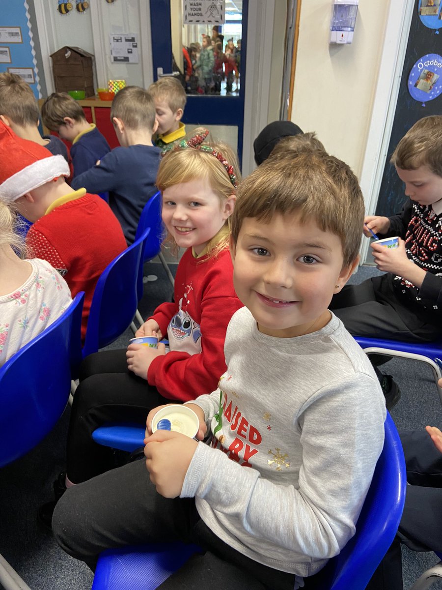 MissM_HCPS's tweet photo. We loved the pantomime today! #santalive We even got a shout out! Many thanks to @HuttCransFOTS @HuttonCran https://t.co/BCFxu1BDwN