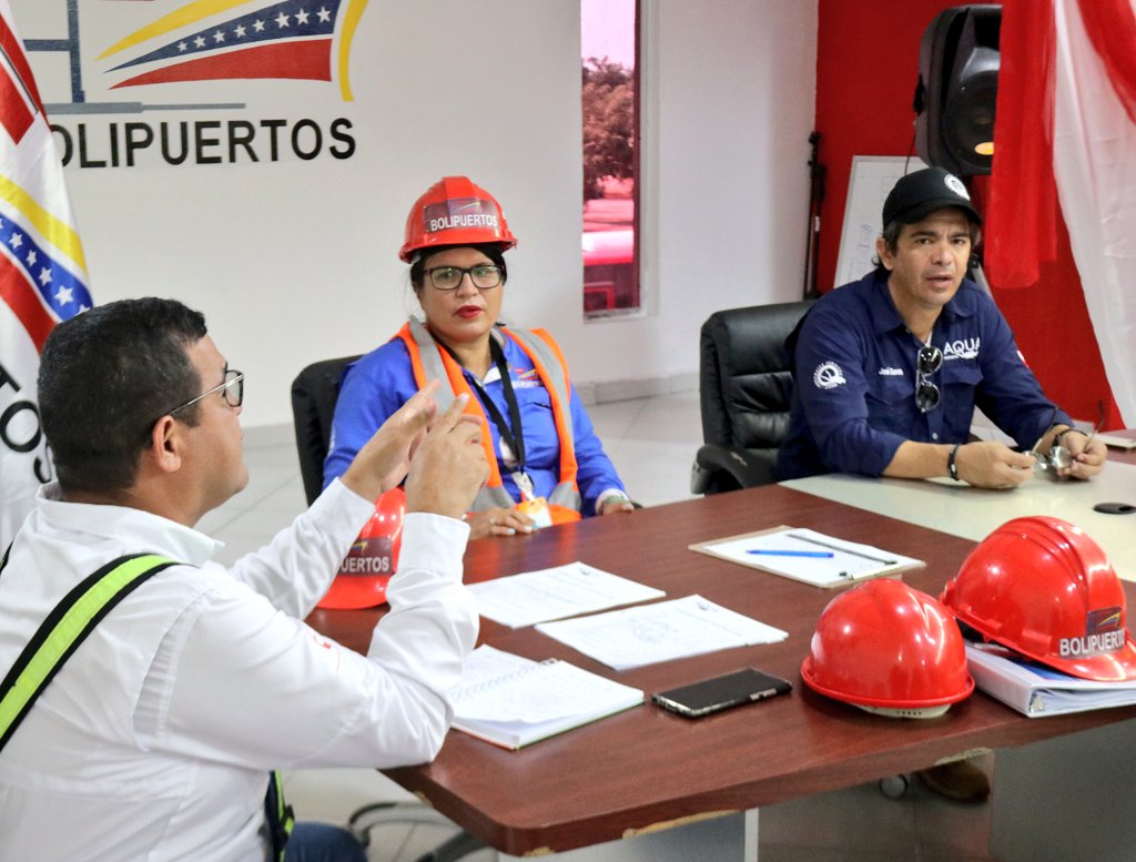 #DeInterés📲 En las instalaciones del <a href="/puerto_guamache/">Puerto Internacional El Guamache</a> se llevó a cabo reunión con Gerente General de la Terminal Insular, Gerente General de Infraestructura y empresa Aqua, con el propósito de verificar los avances de las obras en ejecución #14Dic
