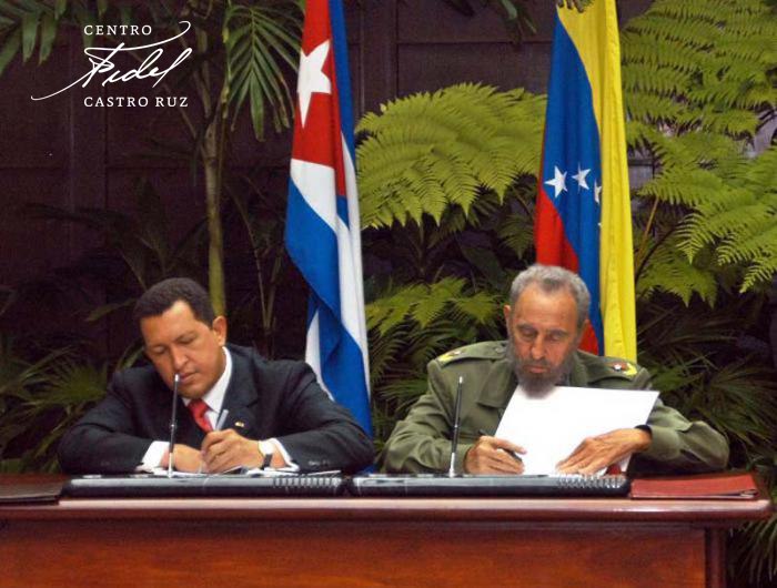 centrofidel's tweet photo. #Fidel:"Hay que hacer conciencia; primero tenemos que hacer conciencia entre nosotros, los países de #AméricaLatina y el Caribe; pero hay que hacer conciencia no solo entre nosotros, sino en todos los países del Tercer Mundo, es lo que puede darnos la fuerza". #FidelVive @ALBATCP https://t.co/ZBLqR3i6f0