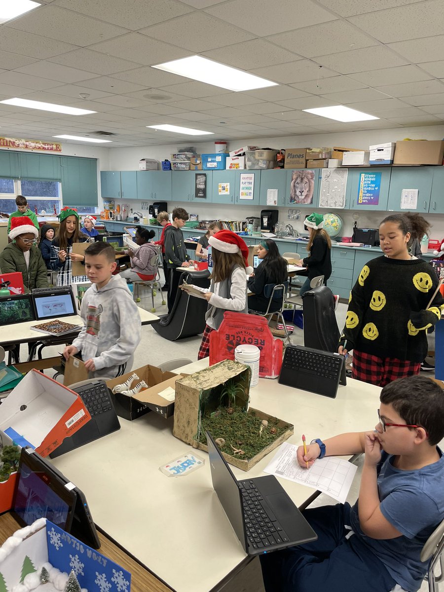 Students from all 5th grade classes did a gallery walk to view zoo projects today! It was so great to see everyone’s creativity come through in their models! #cheetahpride