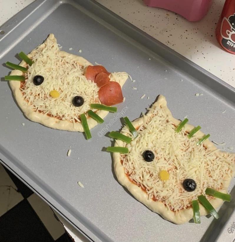 BlossomyBri's tweet photo. what if we baked hello kitty pizza together… haha jk.. but what if? ♡ https://t.co/bt2s1A2xN9