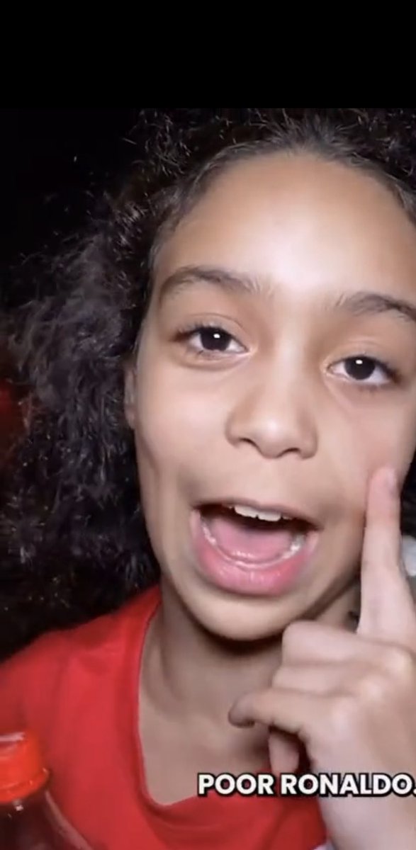 Versão 2: Marrocos AirPort is that way. And where’s Ziyech? He’s crying in his car. POOR MARROCOS.