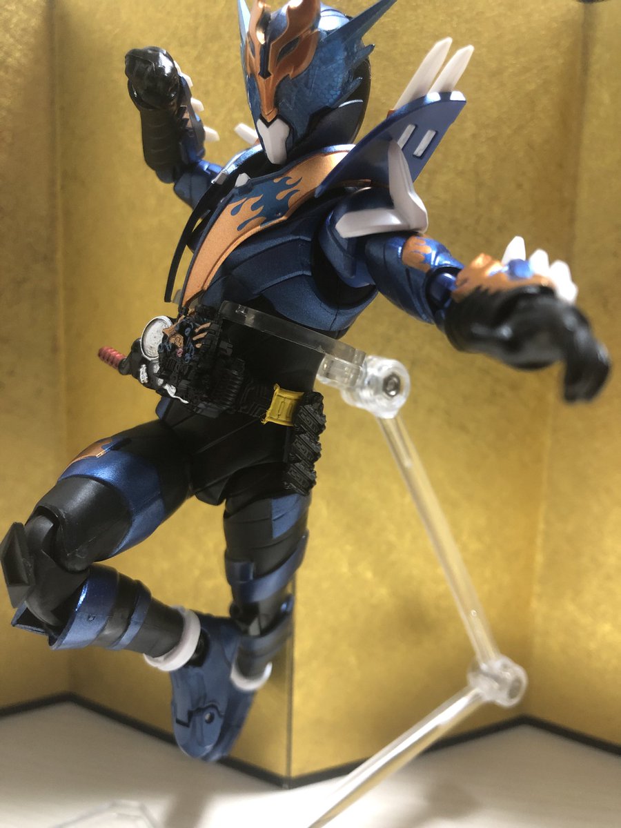 仮面ライダークローズ のイラスト マンガ コスプレ モデル作品 302 件 Twoucan