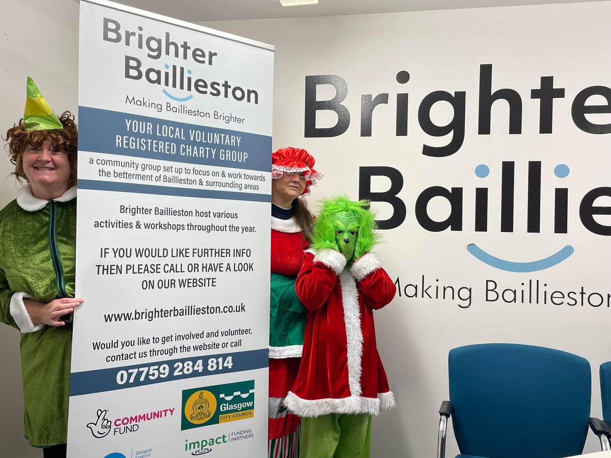 BBaillieston's tweet photo. Getting organised, waiting on Santa 🎅 All selection boxes packed n ready to go
Remember all local primary schools Friday and then a drive around the community on Friday night @CaledoniaPri @Garrowhillps @StBridgetsPS @stfrancisoa @SwintonPrimary @GlasgoeLovesChristmas https://t.co/VdTvLU2yXc