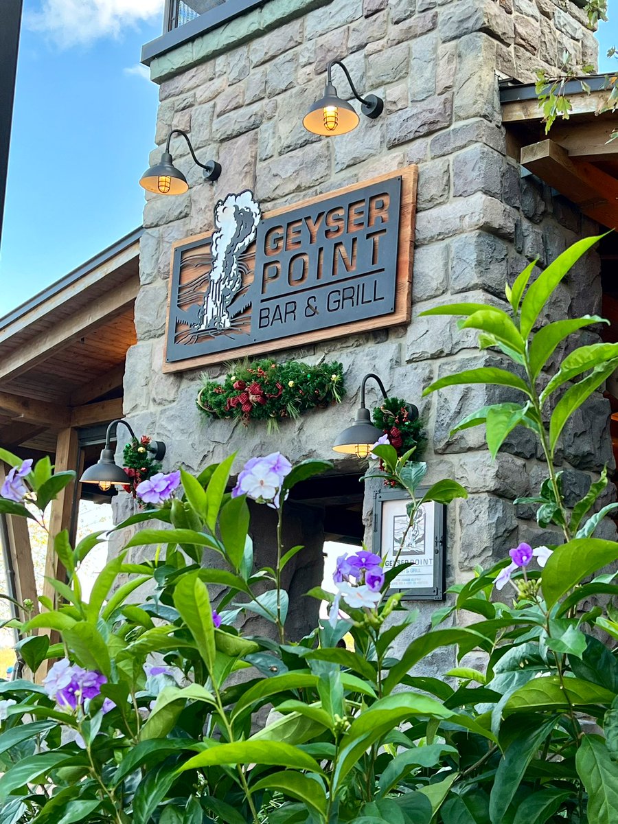 WDWdrunktrooper's tweet photo. Time for drinks at one of my favorite spots! 

#GeyserPoint #WaltDisneyWorld https://t.co/pusK5Q1glk