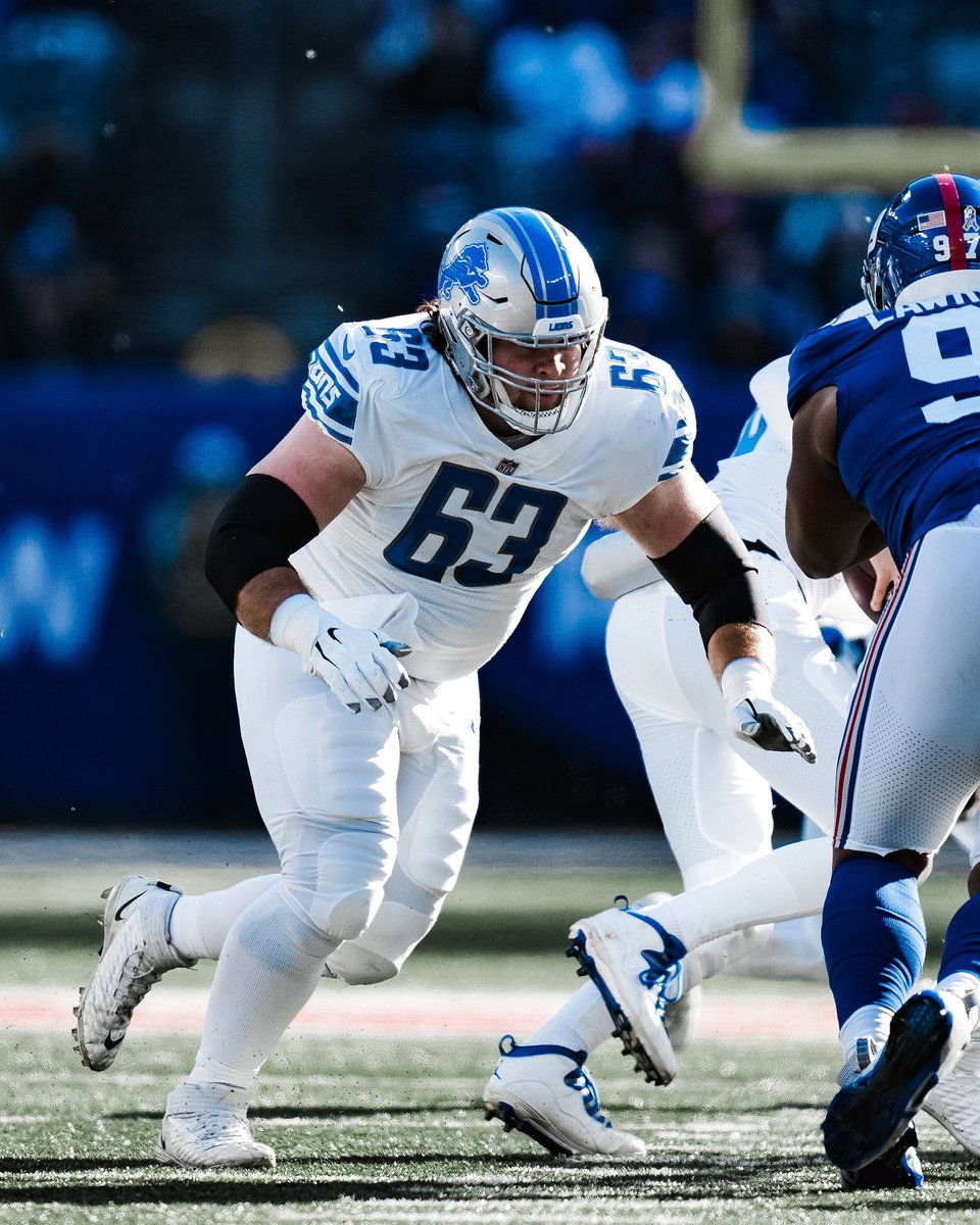 Go ahead and give <a href="/EvanBrown63/">Evan Brown</a> that RT for a #ProBowlVote!