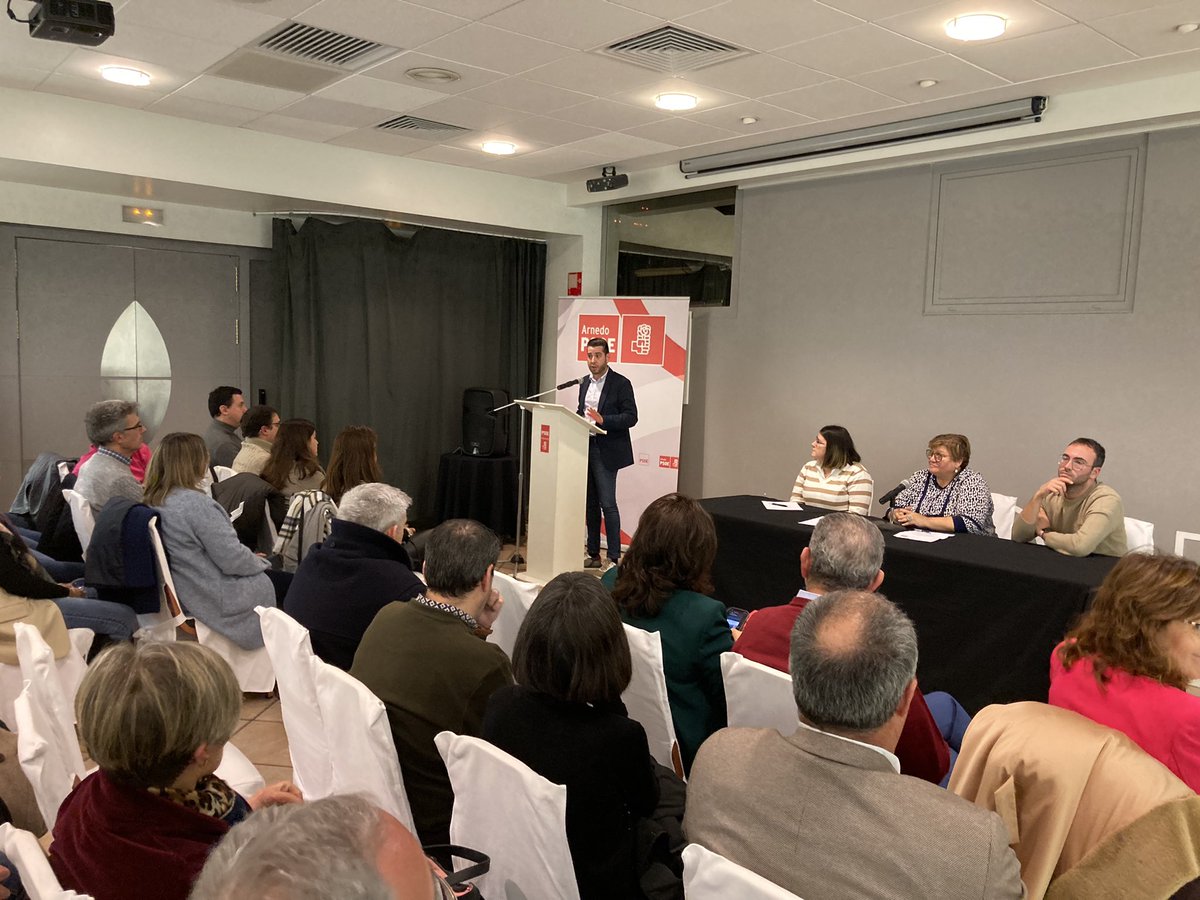 javidearnedo's tweet photo. 🌹Mi partido @arnedopsoe me ha ratificado, por unanimidad, como candidato a alcalde de Arnedo. Es un tremendo honor. Tras un mandato complejo, quedan proyectos por culminar. Gracias @ConchaAndreu y @PSOELaRioja por el apoyo. Tengo ganas, ilusión y mucha fuerza. ¡A por todas! https://t.co/FZflogFTik