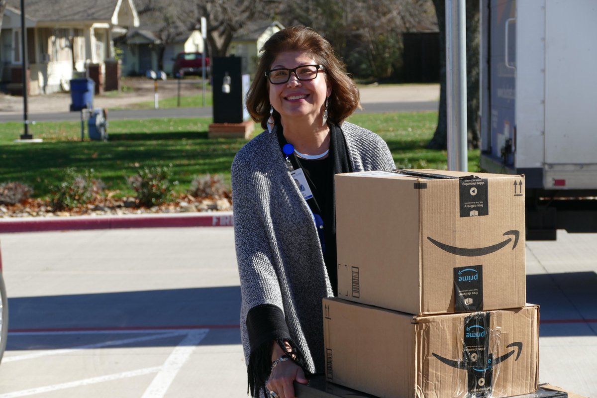 Today, Region 10 Homeless & Foster Care Consultant Sonia Rhykerd delivered hygiene kits to Kemp ISD, Crandall ISD, and Forney ISD! These kits will go to students and families who are experiencing homelessness this holiday season.