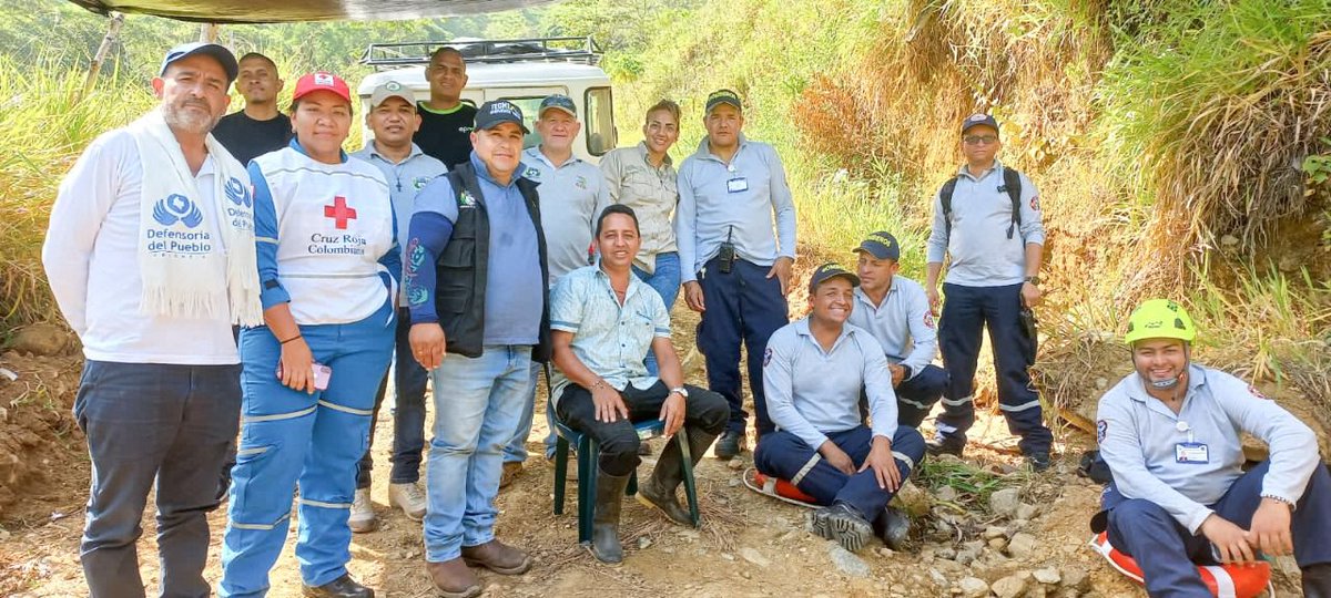 BricenoAlcaldia's tweet photo. #PuntoDeControl 📣
📍El gobierno #MovilizandoIdeas en atención a la directriz del Gobierno nacional realizó punto de control en la vereda #Palestina, en el marco de la evacuación preventiva por la puesta en marcha de las 2️⃣ primeras turbinas del proyecto #Hidroituango. https://t.co/eM9grwqpEC