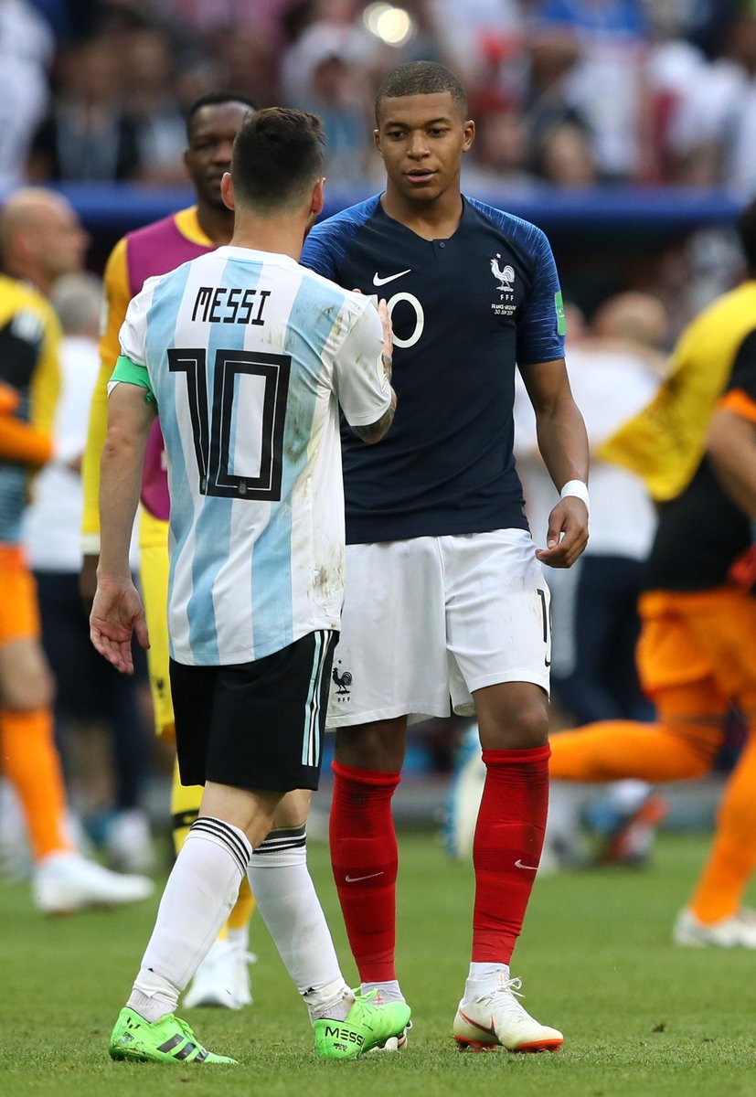fifaworldcup_es's tweet photo. 𝗖𝗔𝗣𝗜́𝗧𝗨𝗟𝗢 𝟮 🇦🇷🔟 𝘃𝘀 🔟🇫🇷 https://t.co/3i7HHEHFlJ