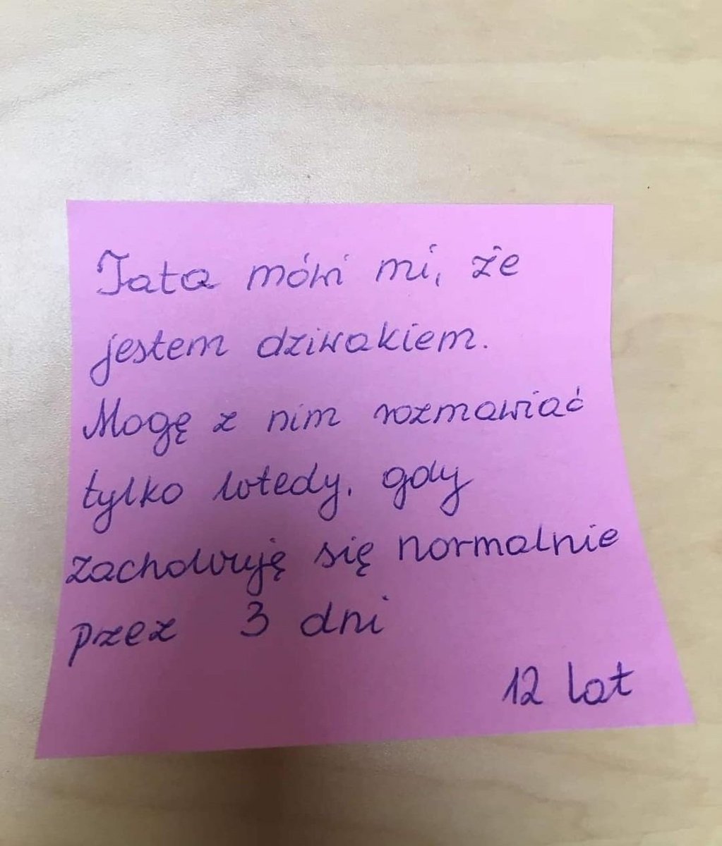 kindaintoit__'s tweet photo. Od paru dni te notatki zapisane przez psychologów z Instytutu Psychologii i Rozwoju latają dosłownie wszędzie i ja nie mogę tego przeżyć. Jak można tak traktować swoje dzieci? Dlaczego niektórzy w ogóle są rodzicami i tylko rujnują swoim pociechom psychikę na całe życie? https://t.co/XGHDDVZzF5