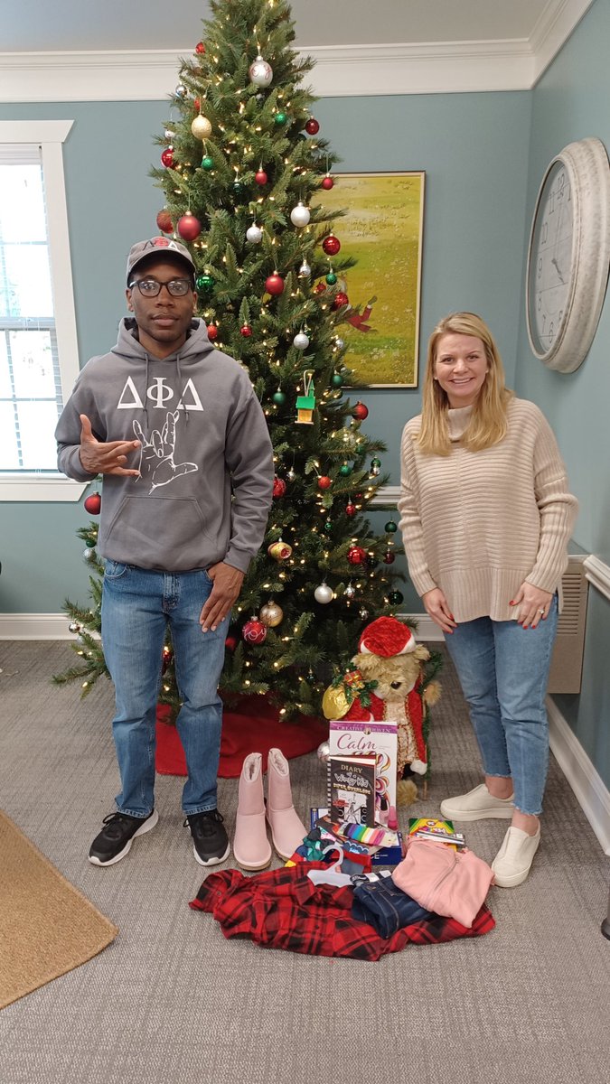 DPhiDSigma's tweet photo. Today our chapter dropped off gifts for a kids wishlist to Children's Advocacy Center of Lowndes County ❤️🖤🤍🐾
#ProjectG.I.V.E. #Sigma #DPhi #Christmas https://t.co/ZURM9ZSpBu